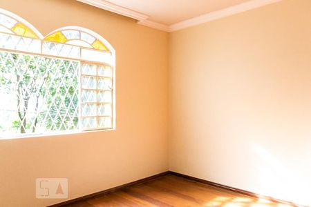 Casa à venda com 482m², 5 quartos e 4 vagas Casa à venda com 482m², 5 quartos e 4 vagasQuarto 2