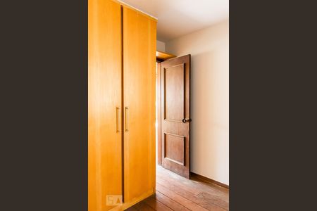 Casa à venda com 482m², 5 quartos e 4 vagas Casa à venda com 482m², 5 quartos e 4 vagasQuarto 5