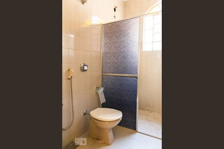 Casa à venda com 482m², 5 quartos e 4 vagas Casa à venda com 482m², 5 quartos e 4 vagasBanheiro Social