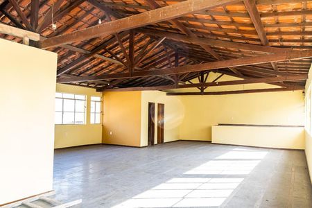 Casa à venda com 482m², 5 quartos e 4 vagas Casa à venda com 482m², 5 quartos e 4 vagasCobertura