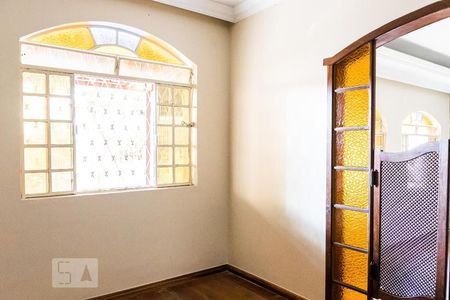 Casa à venda com 482m², 5 quartos e 4 vagas Casa à venda com 482m², 5 quartos e 4 vagasQuarto 1