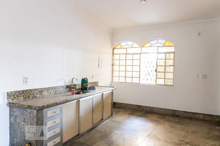 Casa à venda com 482m², 5 quartos e 4 vagas Casa à venda com 482m², 5 quartos e 4 vagasCozinha