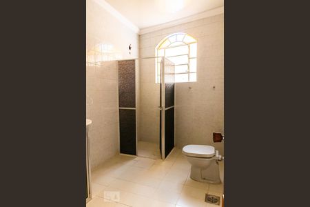 Casa à venda com 482m², 5 quartos e 4 vagas Casa à venda com 482m², 5 quartos e 4 vagasBanheiro da Suíte 1