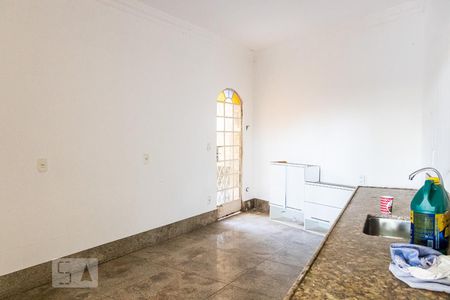 Casa à venda com 482m², 5 quartos e 4 vagas Casa à venda com 482m², 5 quartos e 4 vagasCozinha