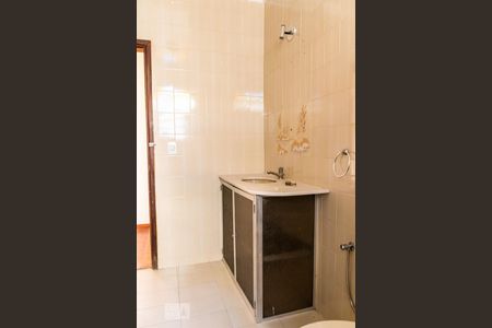 Casa à venda com 482m², 5 quartos e 4 vagas Casa à venda com 482m², 5 quartos e 4 vagasBanheiro Social