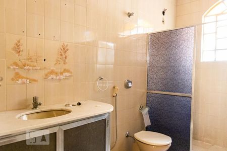 Casa à venda com 482m², 5 quartos e 4 vagas Casa à venda com 482m², 5 quartos e 4 vagasBanheiro Social