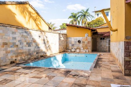 Casa à venda com 482m², 5 quartos e 4 vagas Casa à venda com 482m², 5 quartos e 4 vagasPiscina