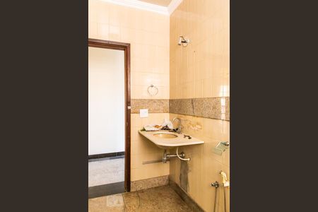 Casa à venda com 482m², 5 quartos e 4 vagas Casa à venda com 482m², 5 quartos e 4 vagasBanheiro 1