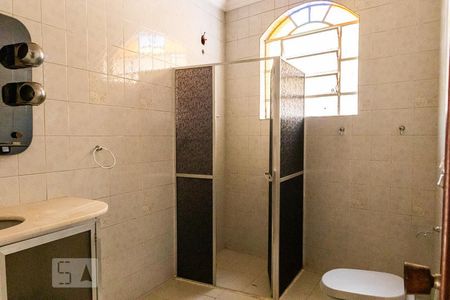 Casa à venda com 482m², 5 quartos e 4 vagas Casa à venda com 482m², 5 quartos e 4 vagasBanheiro da Suíte 1