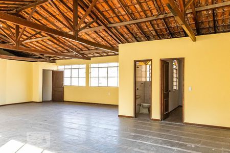 Casa à venda com 482m², 5 quartos e 4 vagas Casa à venda com 482m², 5 quartos e 4 vagasCobertura