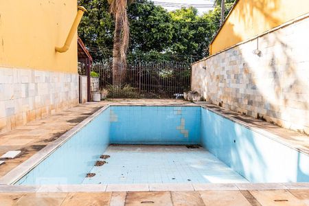 Casa à venda com 482m², 5 quartos e 4 vagas Casa à venda com 482m², 5 quartos e 4 vagasPiscina