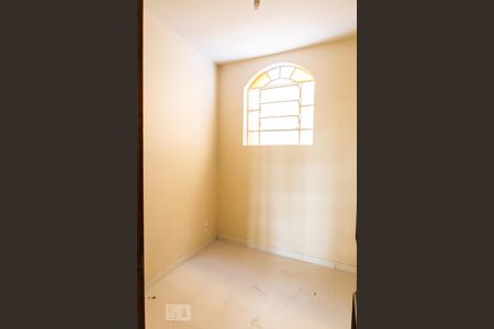 Casa à venda com 482m², 5 quartos e 4 vagas Casa à venda com 482m², 5 quartos e 4 vagasQuarto de Serviço