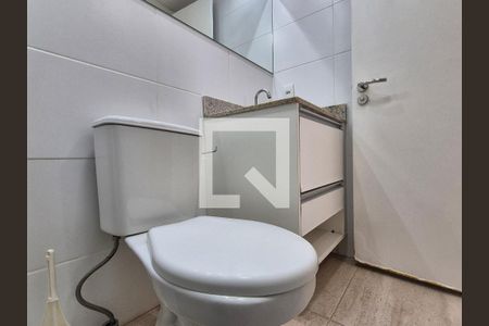 Apartamento à venda com 70m², 2 quartos e 1 vaga Apartamento à venda com 70m², 2 quartos e 1 vagaBanheiro social