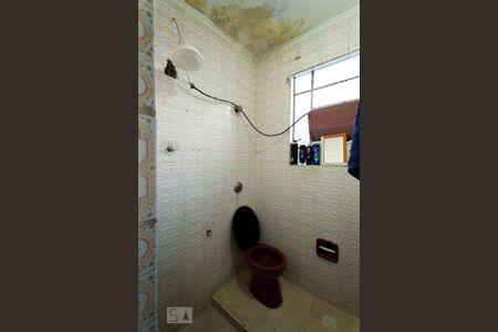 Casa à venda com 250m², 3 quartos e 2 vagasEdícula - Banheiro 