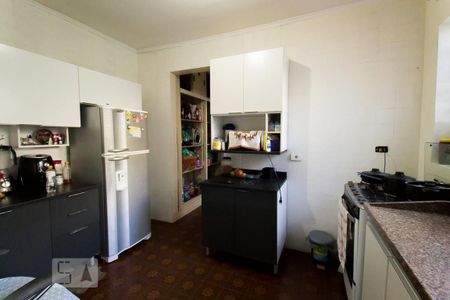 Casa à venda com 250m², 3 quartos e 2 vagasEdícula - Cozinha