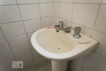 Casa à venda com 250m², 3 quartos e 2 vagasBanheiro 