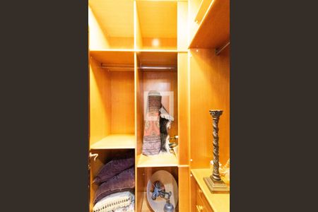 Apartamento para alugar com 336m², 4 quartos e 5 vagas Apartamento para alugar com 336m², 4 quartos e 5 vagasCloset