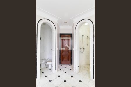 Apartamento para alugar com 336m², 4 quartos e 5 vagas Apartamento para alugar com 336m², 4 quartos e 5 vagasBanheiro