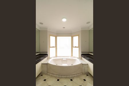 Apartamento para alugar com 336m², 4 quartos e 5 vagas Apartamento para alugar com 336m², 4 quartos e 5 vagasBanheiro