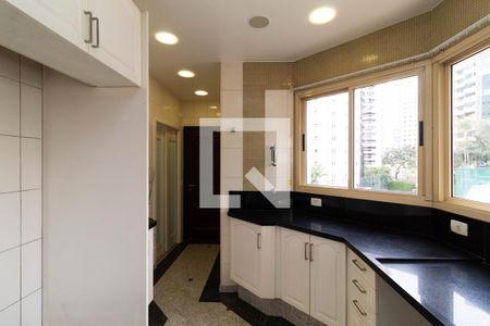 Apartamento para alugar com 336m², 4 quartos e 5 vagas Apartamento para alugar com 336m², 4 quartos e 5 vagasCozinha