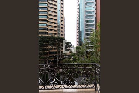 Apartamento para alugar com 336m², 4 quartos e 5 vagas Apartamento para alugar com 336m², 4 quartos e 5 vagasVista