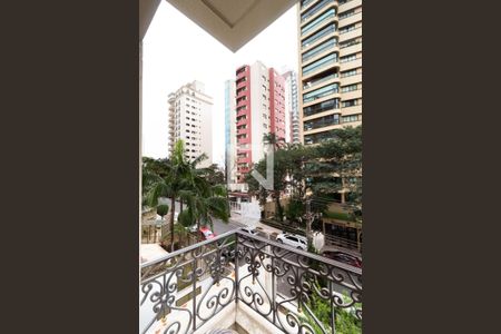 Apartamento para alugar com 336m², 4 quartos e 5 vagas Apartamento para alugar com 336m², 4 quartos e 5 vagasVista