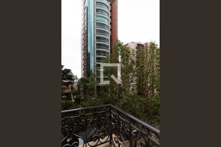 Apartamento para alugar com 336m², 4 quartos e 5 vagas Apartamento para alugar com 336m², 4 quartos e 5 vagasVista