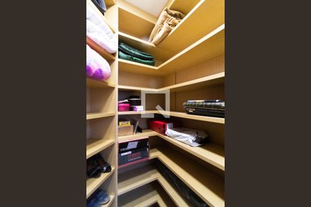 Apartamento para alugar com 336m², 4 quartos e 5 vagas Apartamento para alugar com 336m², 4 quartos e 5 vagasCloset