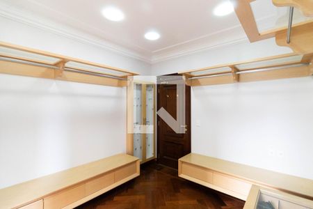 Apartamento para alugar com 336m², 4 quartos e 5 vagas Apartamento para alugar com 336m², 4 quartos e 5 vagasCloset