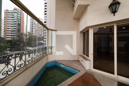 Apartamento para alugar com 336m², 4 quartos e 5 vagas Apartamento para alugar com 336m², 4 quartos e 5 vagasÁrea comum