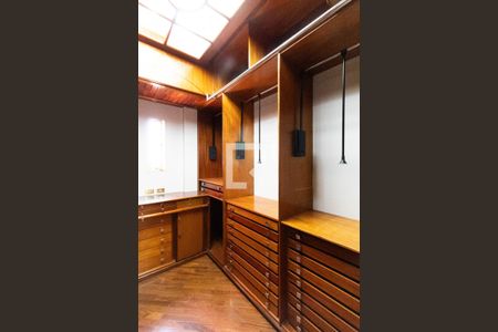 Apartamento para alugar com 336m², 4 quartos e 5 vagas Apartamento para alugar com 336m², 4 quartos e 5 vagasQuarto 4