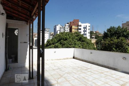 Apartamento à venda com 220m², 4 quartos e 1 vaga Apartamento à venda com 220m², 4 quartos e 1 vagaTerraço