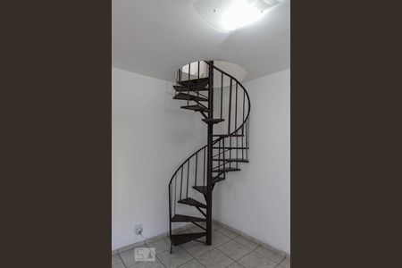 Apartamento à venda com 220m², 4 quartos e 1 vaga Apartamento à venda com 220m², 4 quartos e 1 vagaEscada para o Terraço