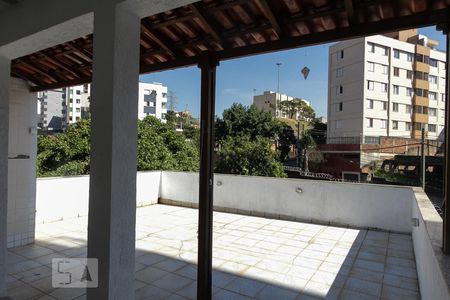 Apartamento à venda com 220m², 4 quartos e 1 vaga Apartamento à venda com 220m², 4 quartos e 1 vagaTerraço