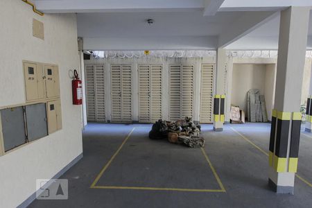 Apartamento à venda com 220m², 4 quartos e 1 vaga Apartamento à venda com 220m², 4 quartos e 1 vagaGaragem