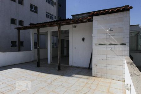 Apartamento à venda com 220m², 4 quartos e 1 vaga Apartamento à venda com 220m², 4 quartos e 1 vagaTerraço