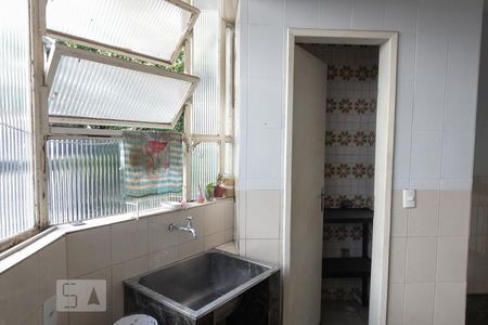 Apartamento à venda com 220m², 4 quartos e 1 vaga Apartamento à venda com 220m², 4 quartos e 1 vagaDispensa da Área de Serviço