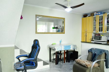 Casa à venda com 100m², 3 quartos e 3 vagas Casa à venda com 100m², 3 quartos e 3 vagasSala e Cozinha e Ventilador de Teto