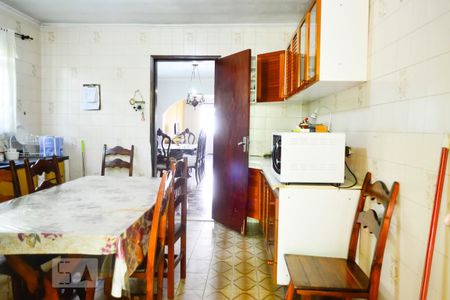 Casa à venda com 100m², 3 quartos e 3 vagas Casa à venda com 100m², 3 quartos e 3 vagasCozinha Vista Ampla