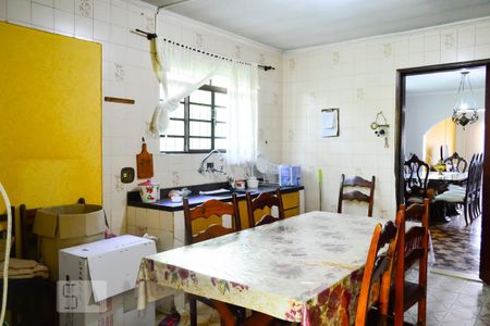 Casa à venda com 100m², 3 quartos e 3 vagas Casa à venda com 100m², 3 quartos e 3 vagasCozinha Janela