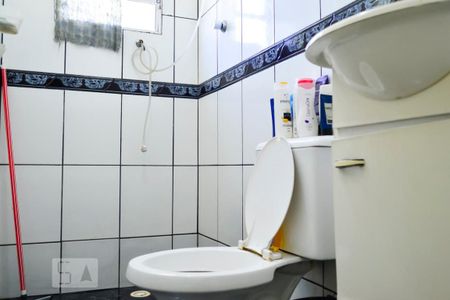 Casa à venda com 100m², 3 quartos e 3 vagas Casa à venda com 100m², 3 quartos e 3 vagasBanheiro  Gabinete