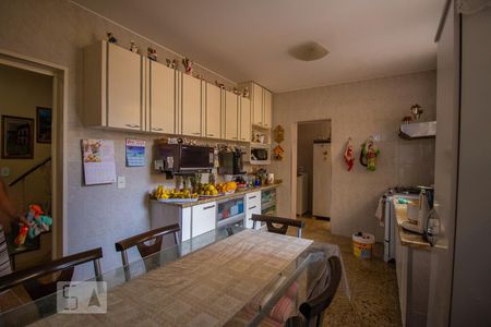 Casa à venda com 333m², 4 quartos e 5 vagasCozinha