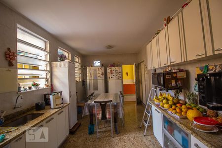 Casa à venda com 333m², 4 quartos e 5 vagasCozinha