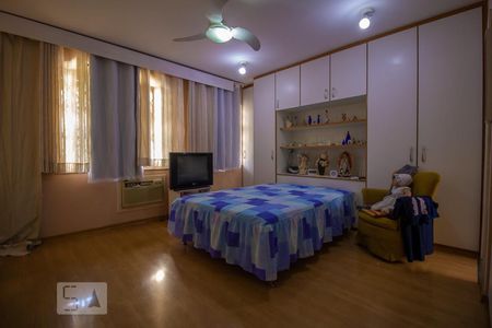 Casa à venda com 333m², 4 quartos e 5 vagasQuarto 4 - Suíte