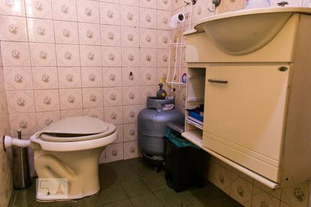 Casa à venda com 327m², 5 quartos e 1 vaga Casa à venda com 327m², 5 quartos e 1 vagaBanheiro - Casa dos Fundos