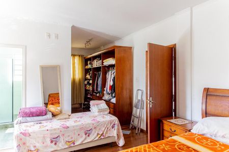 Casa à venda com 500m², 5 quartos e 11 vagasSuíte 1