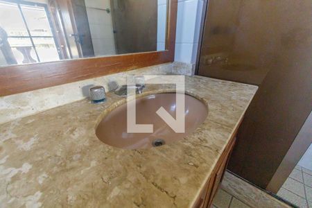 Apartamento para alugar com 260m², 3 quartos e 2 vagas Apartamento para alugar com 260m², 3 quartos e 2 vagasBanheiro da Suíte