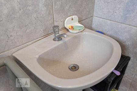 Casa à venda com 200m², 3 quartos e 5 vagasBanheiro social - Pia 