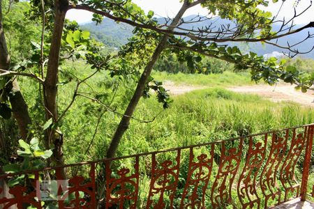 Casa de condomínio à venda com 230m², 3 quartos e 3 vagasquarto 2