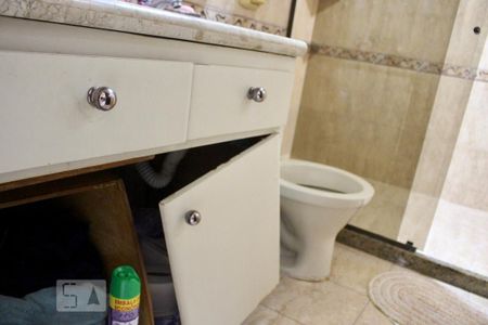 Casa de condomínio à venda com 230m², 3 quartos e 3 vagasBanheiro